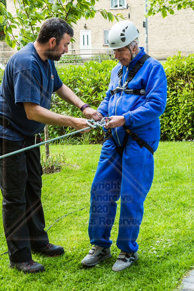 YDH_CHARITY_ABSEIL-11.jpg